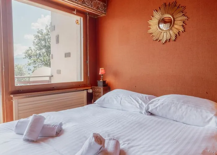 Magnifique Mitoyen Avec Vue Sur Les Montagnes *